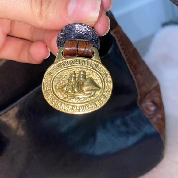 Vintage Brahmin crossbody - Picture 3 of 10